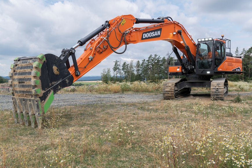 New Features/Options on Doosan Large Crawler Excavators